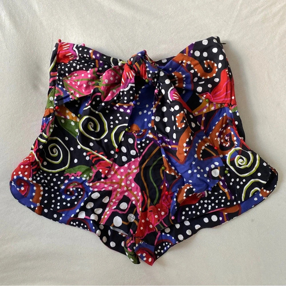 FARM Rio Multicolor Patterned Women Shorts NWOT - Picture 4 of 5